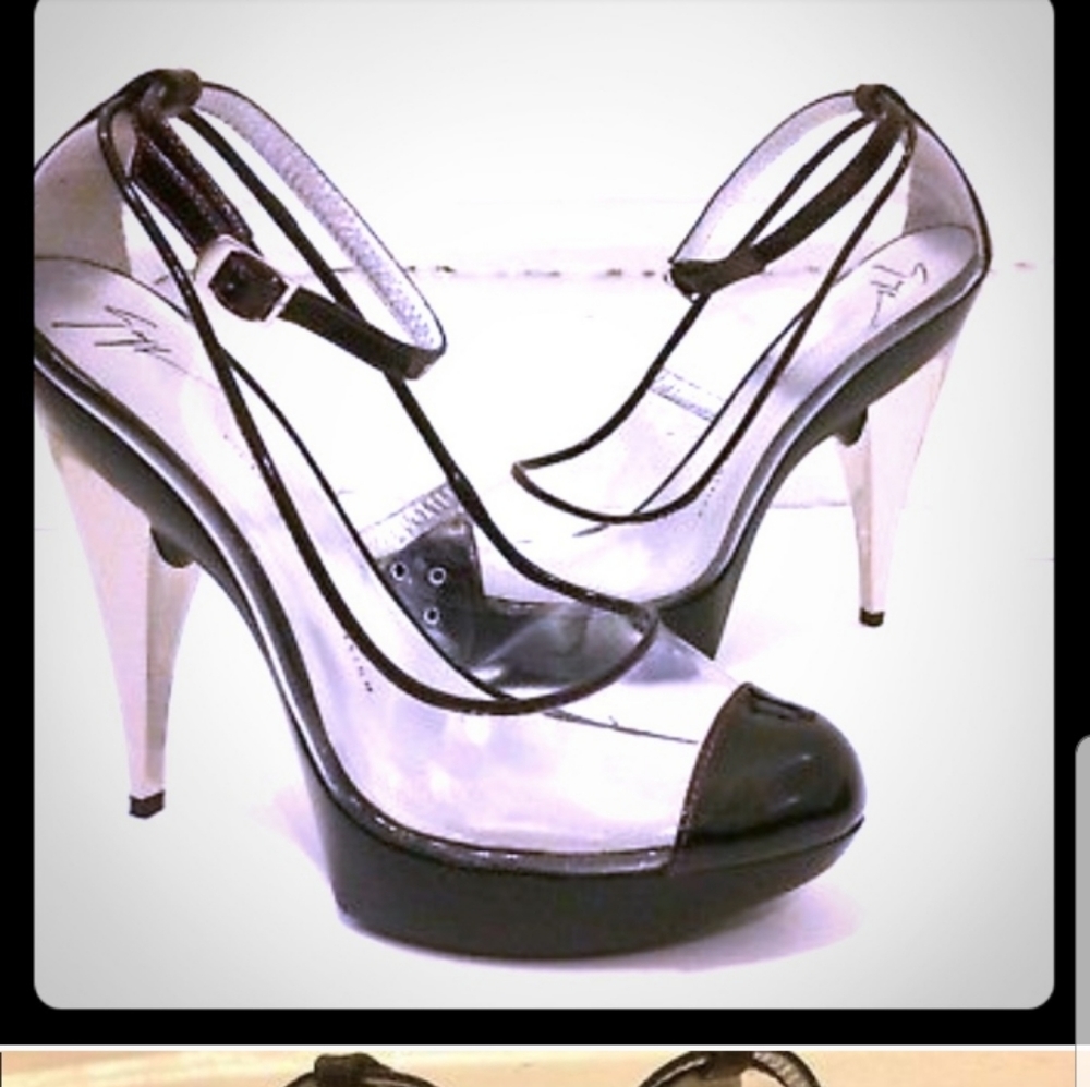 Giuseppe Zanotti Women’s cleat/black Pumps